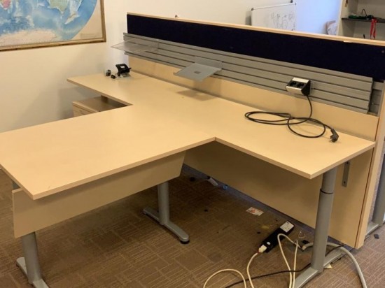 Стол офисный с регулировкой высоты
