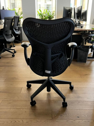 Кресло Herman Miller Mirra 2